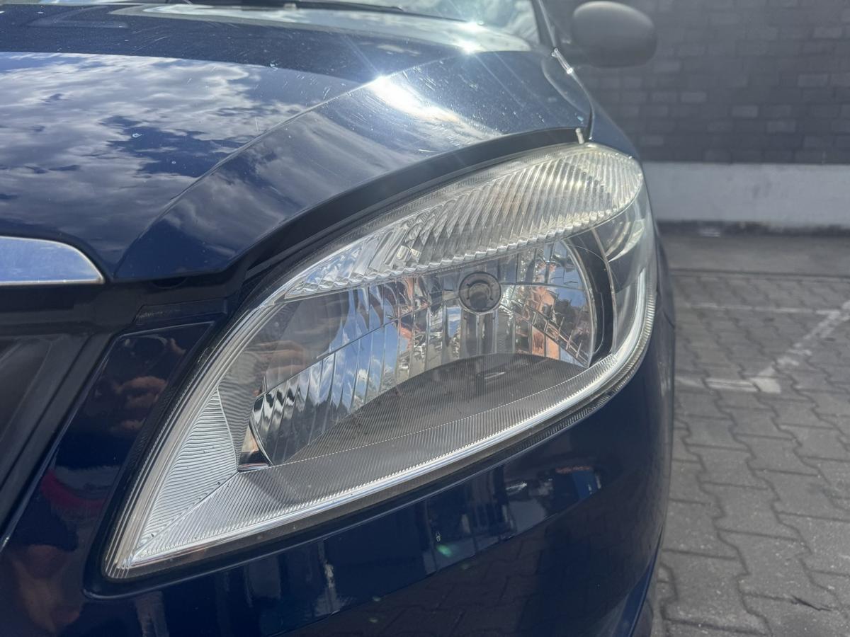 Skoda Fabia 2 5J original Halogenscheinwerfer links H4 Bj.2010